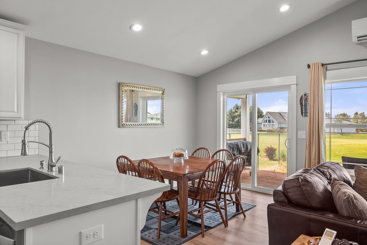 571 Puffin Ave Ne #1 - Photo 6 of 33