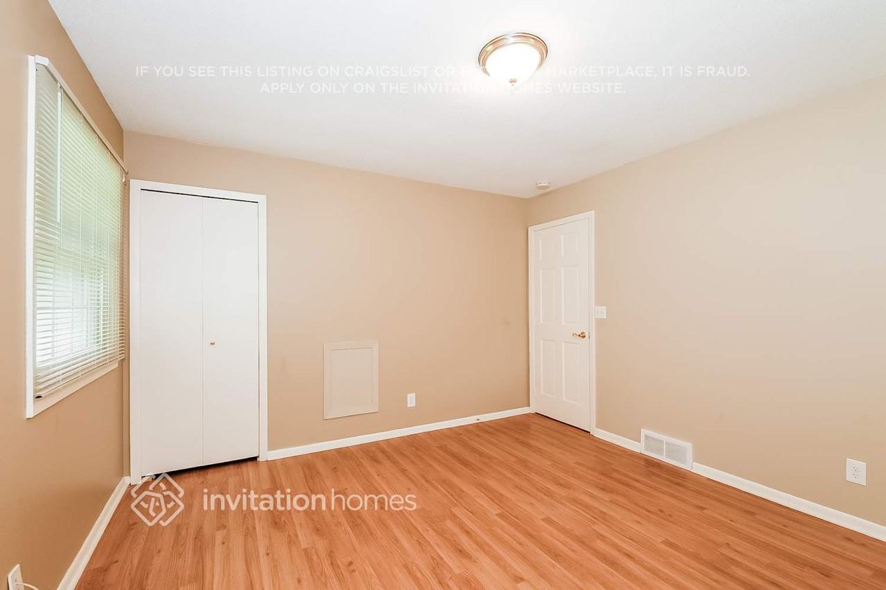 1716 Lamplight Dr - Photo 2 of 8