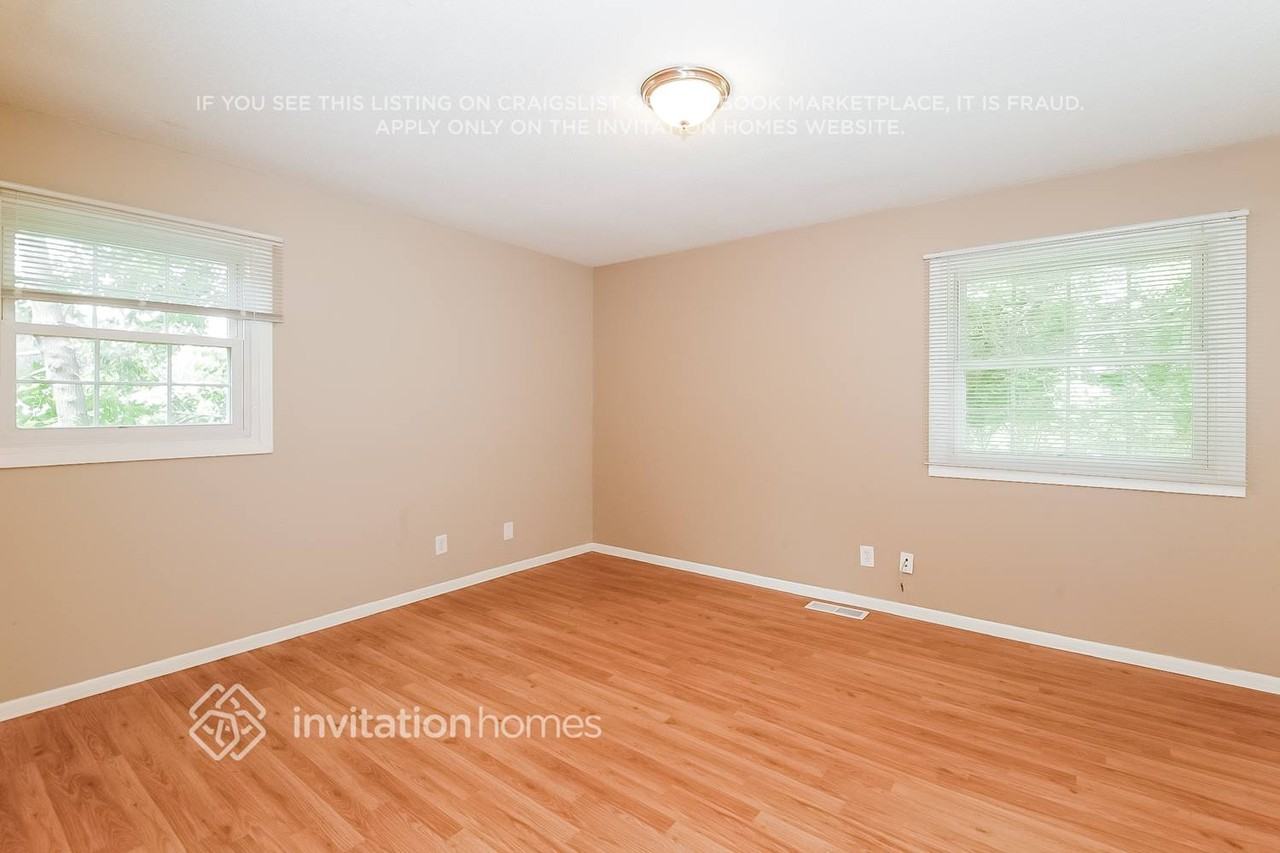 1716 Lamplight Dr - Photo 4 of 8