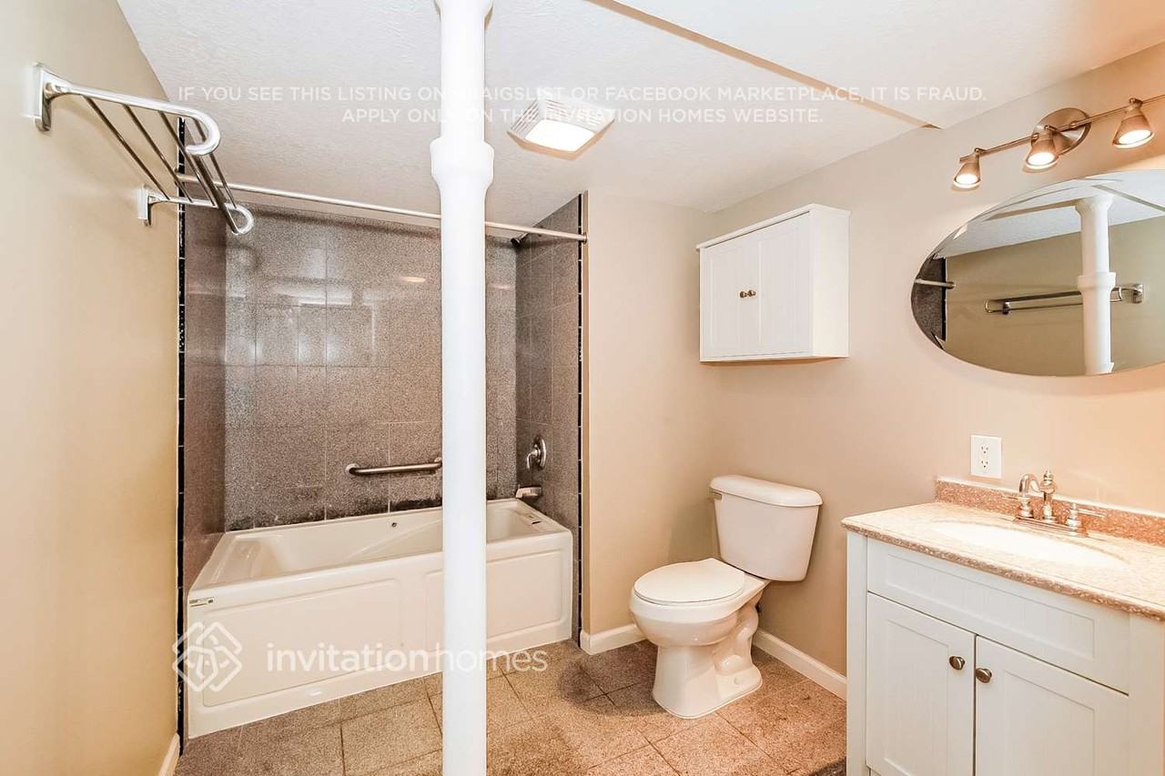 1716 Lamplight Dr - Photo 5 of 8
