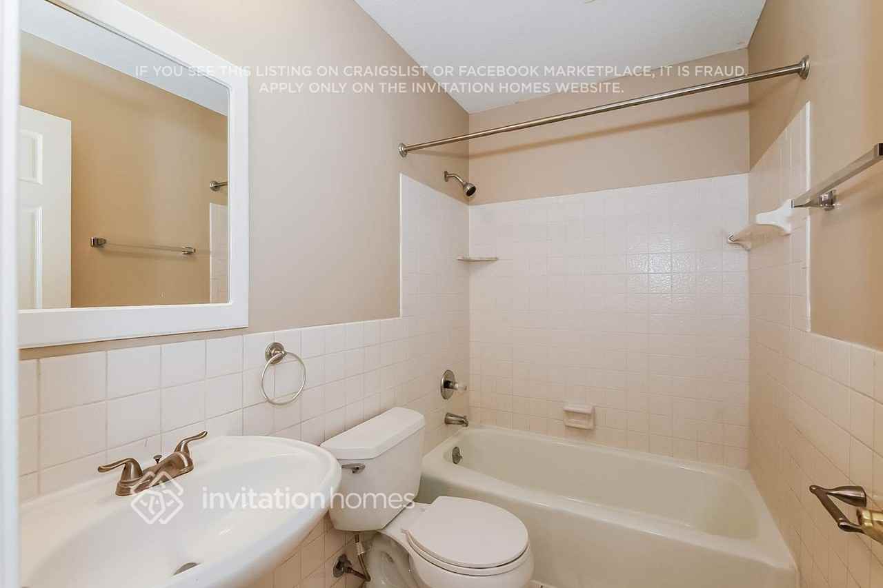 1716 Lamplight Dr - Photo 6 of 8