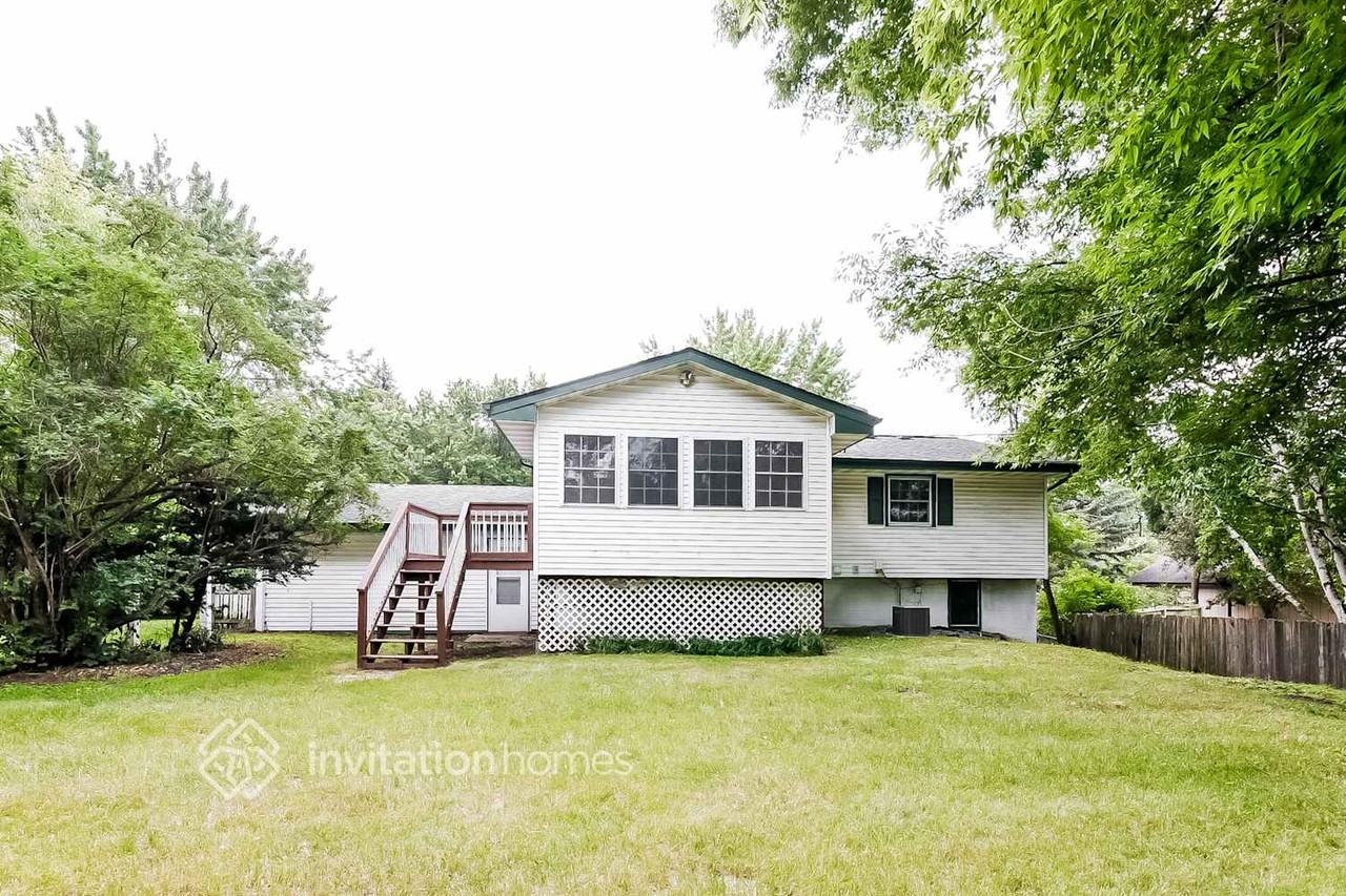 1716 Lamplight Dr - Photo 7 of 8