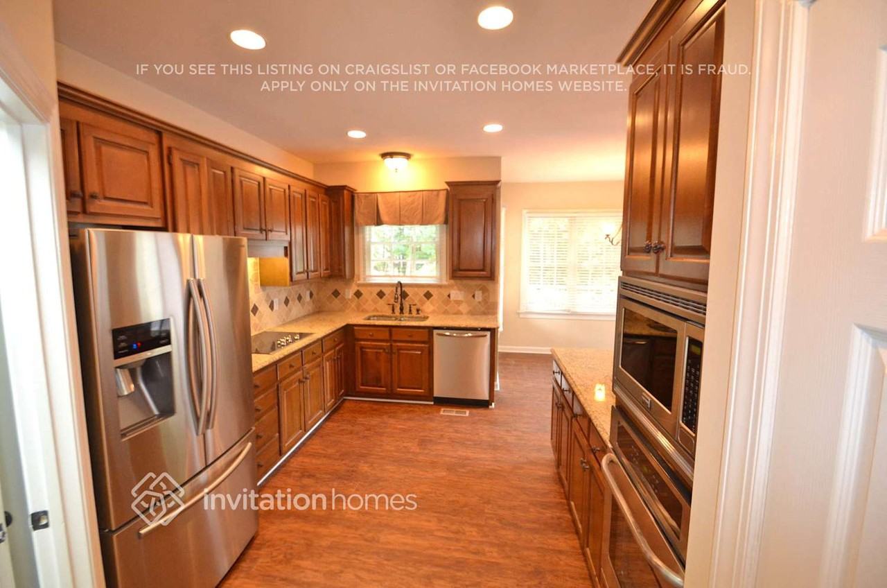 7908 Harrington Woods Rd - Photo 4 of 15