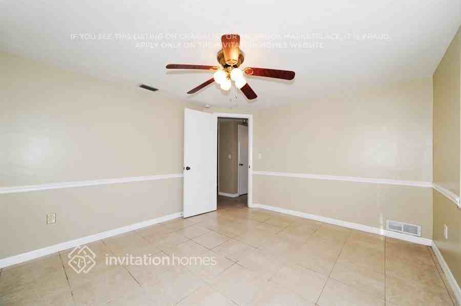 3910 Glissade Dr - Photo 6 of 16