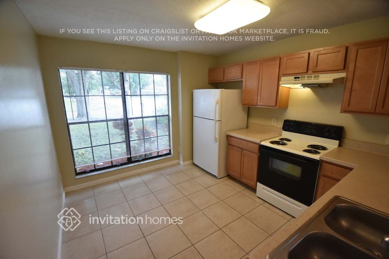 1070 Gwyn Cir - Photo 4 of 14