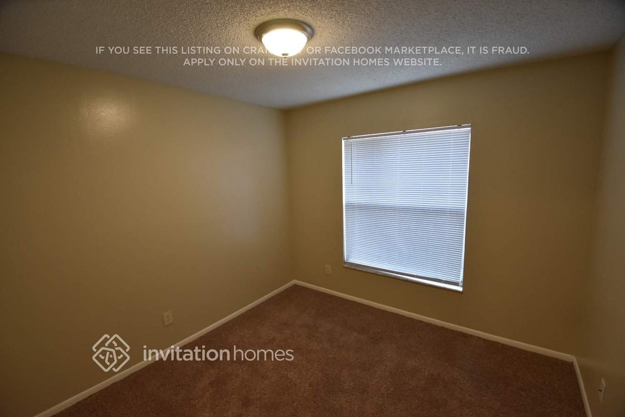 1070 Gwyn Cir - Photo 5 of 14