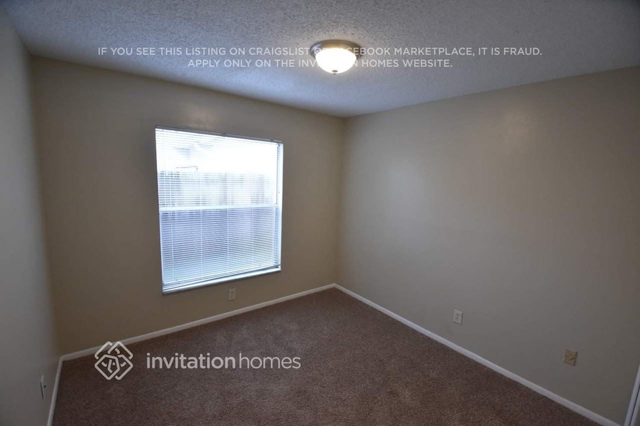 1070 Gwyn Cir - Photo 6 of 14