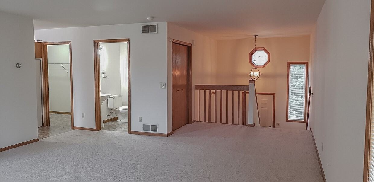113 W Parkview St #B - Photo 3 of 21