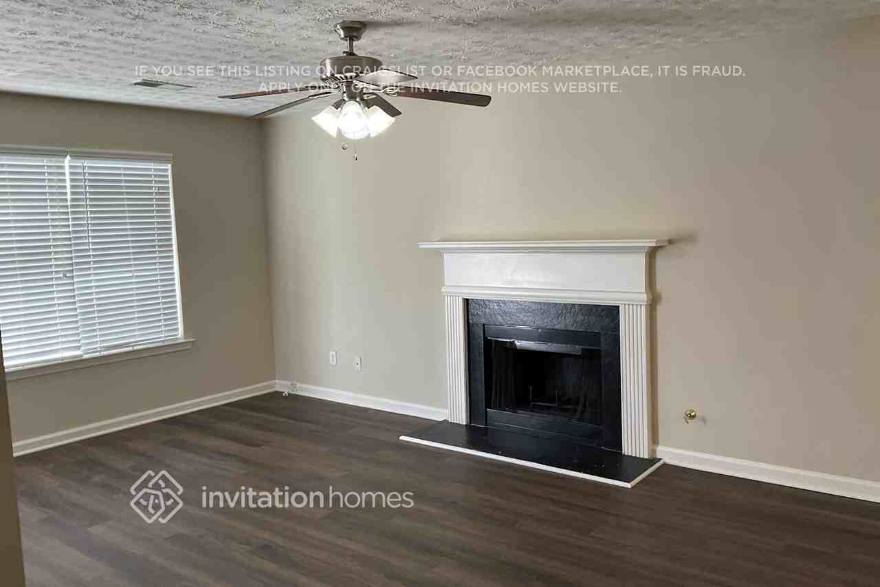 3907 Brandon Lee Way - Photo 2 of 10