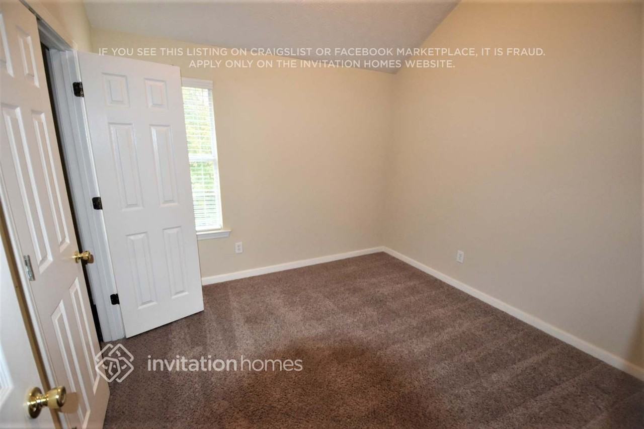 3907 Brandon Lee Way - Photo 5 of 10