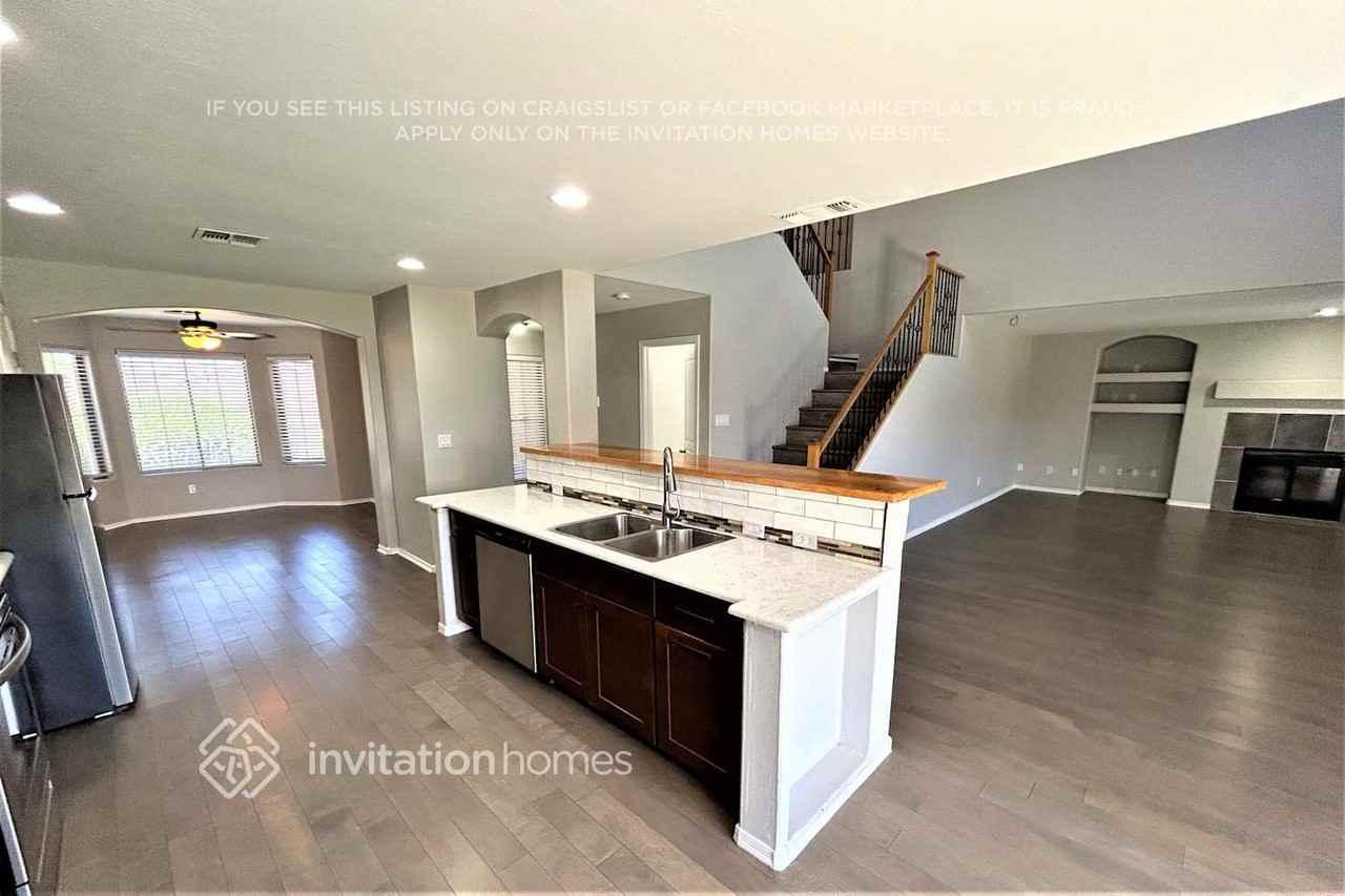 2419 W Maldonado Rd - Photo 3 of 14
