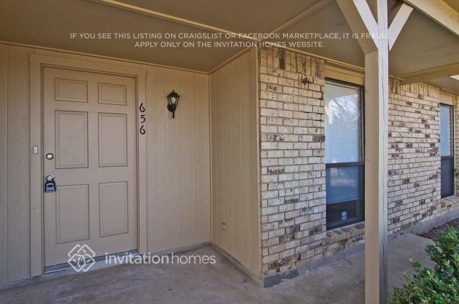 656 Priscilla Ln - Photo 2 of 4
