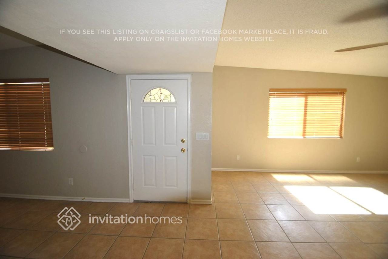 705 N Pine St - Photo 2 of 13