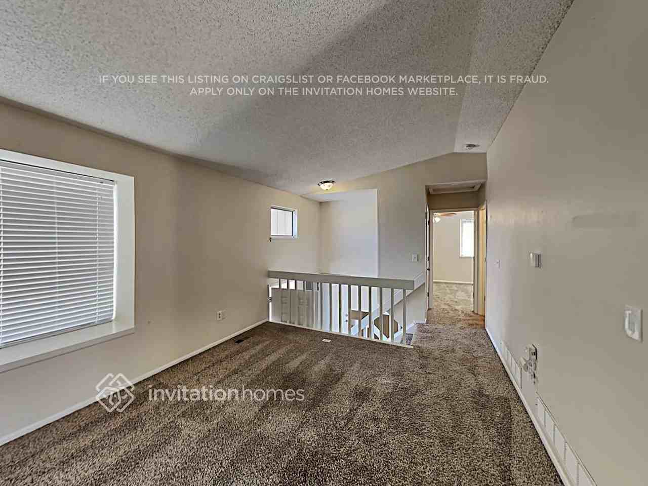 19074 E Mansfield Dr - Photo 4 of 20