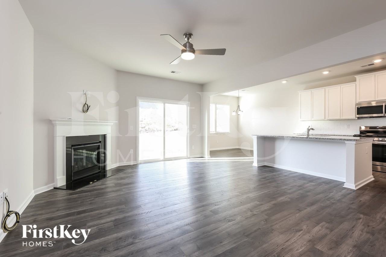 705 Ridgemoor Trl - Photo 3 of 15