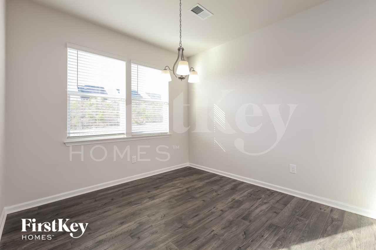 705 Ridgemoor Trl - Photo 5 of 15