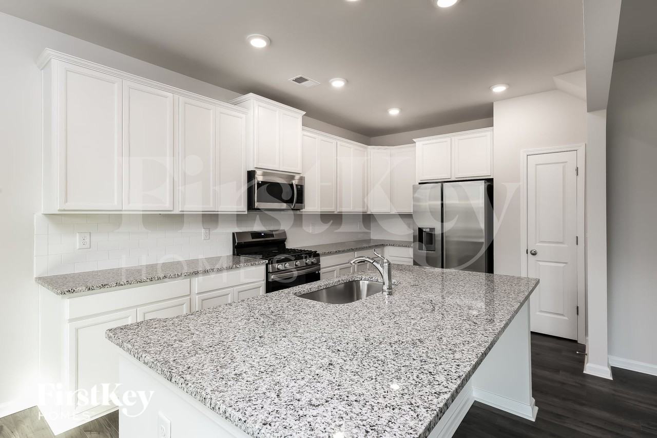 705 Ridgemoor Trl - Photo 7 of 15