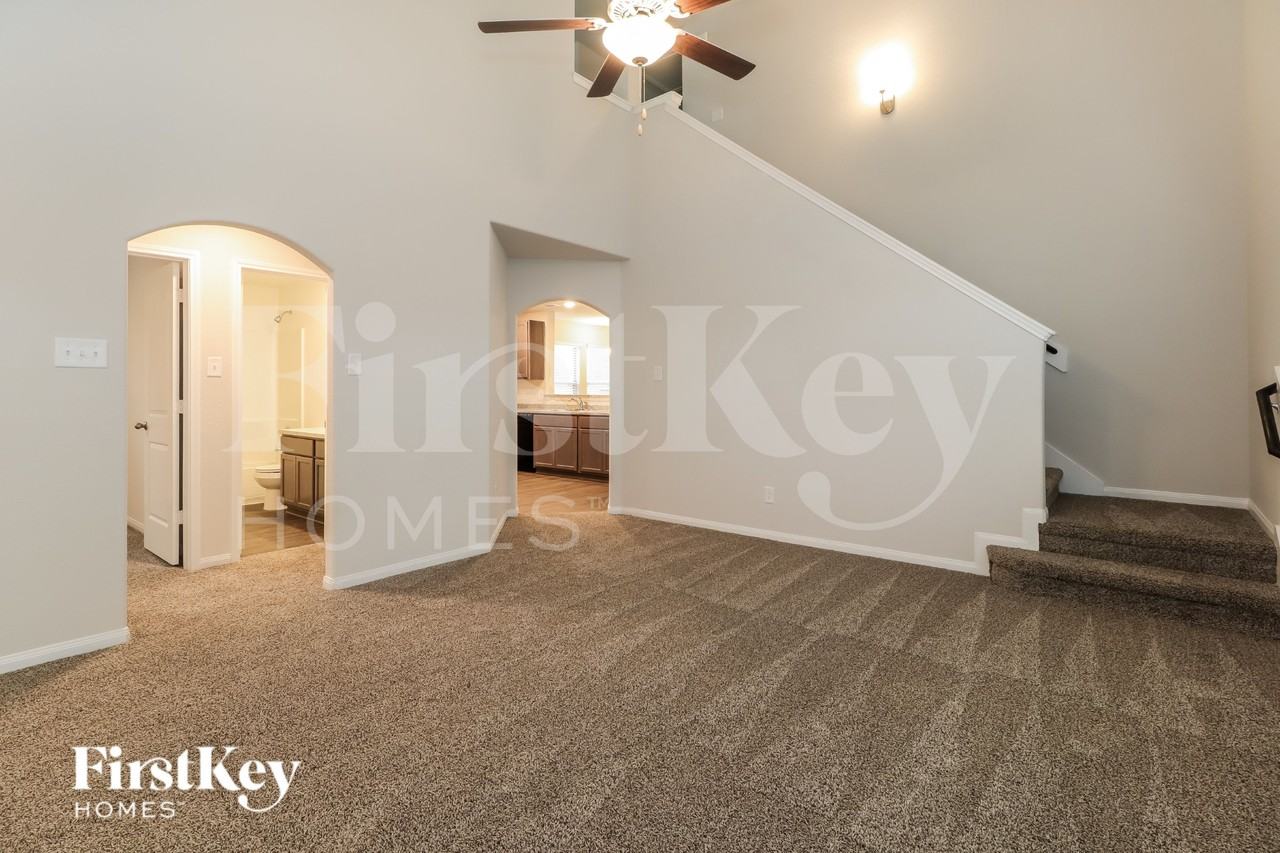 25621 Roy Rogers Rd - Photo 3 of 16