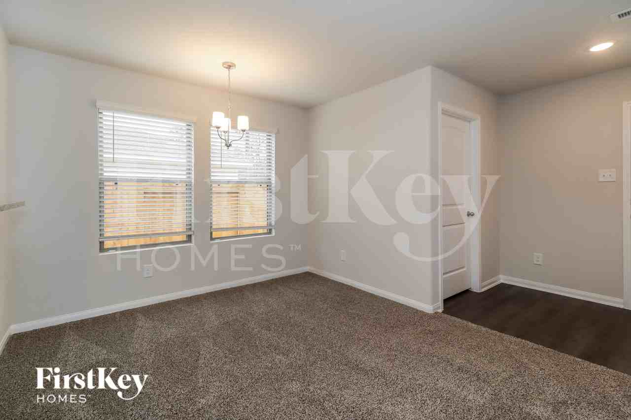 25621 Roy Rogers Rd - Photo 5 of 16