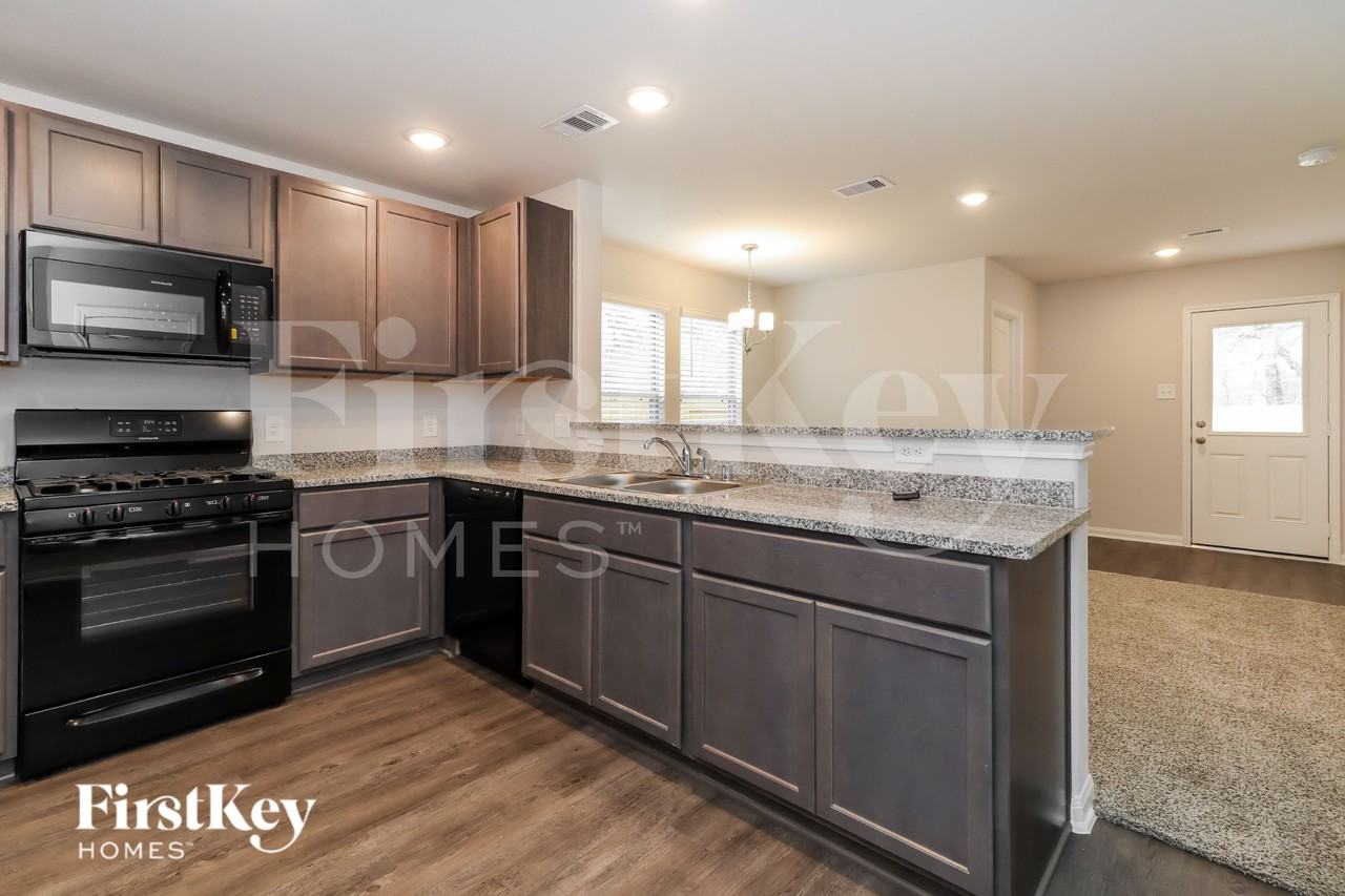 25621 Roy Rogers Rd - Photo 7 of 16