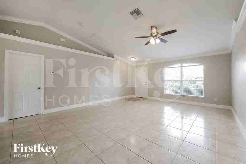 1839 Nw 19th Pl - Photo 4 of 15