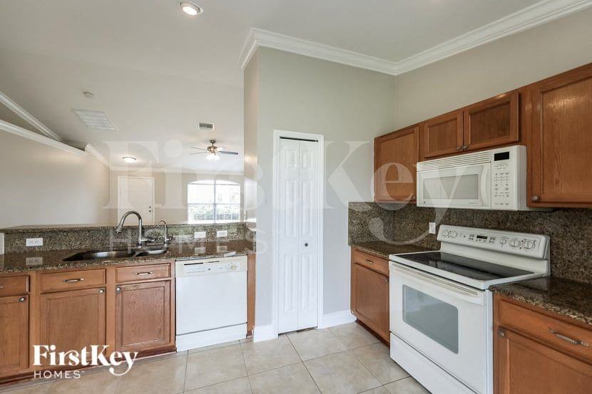 1839 Nw 19th Pl - Photo 6 of 15