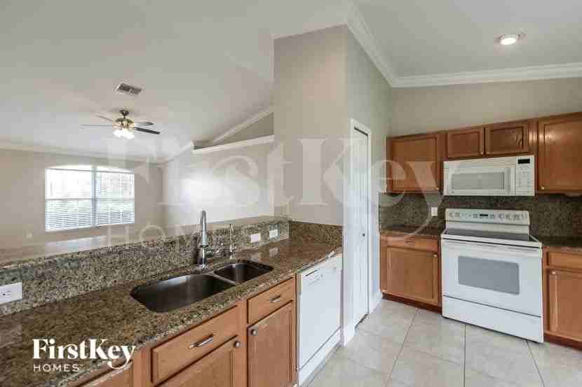 1839 Nw 19th Pl - Photo 7 of 15