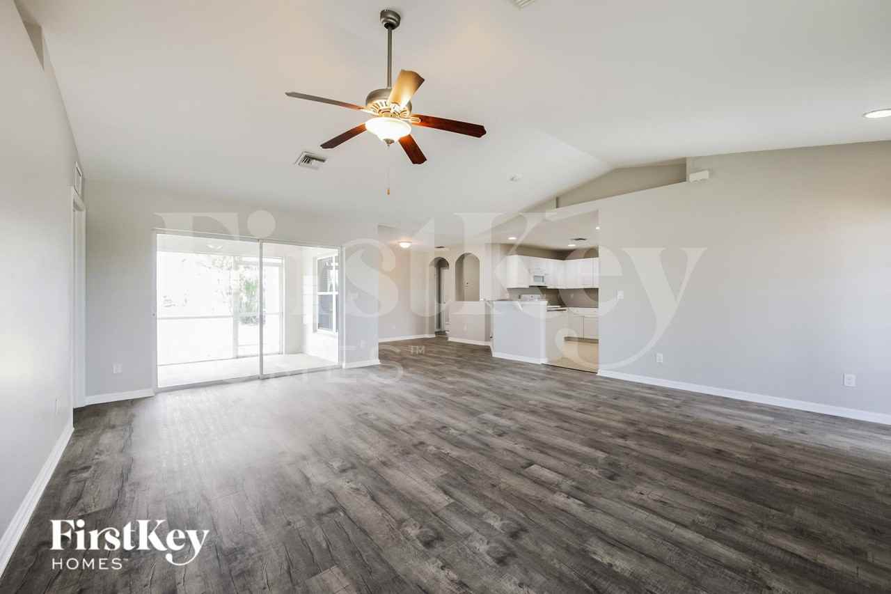 1933 Nw 17th Ter - Photo 3 of 16
