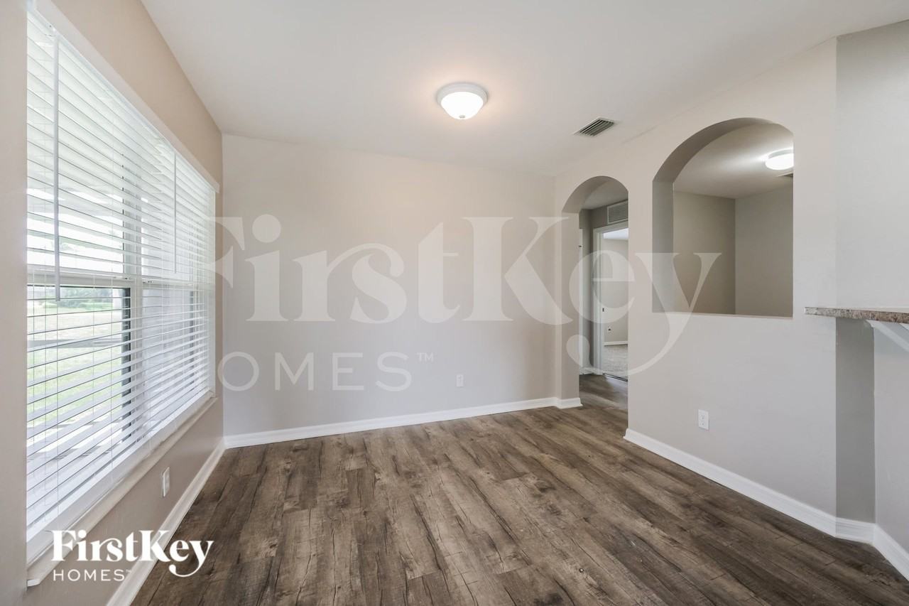 1933 Nw 17th Ter - Photo 5 of 16