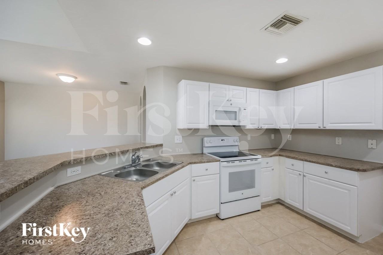 1933 Nw 17th Ter - Photo 6 of 16