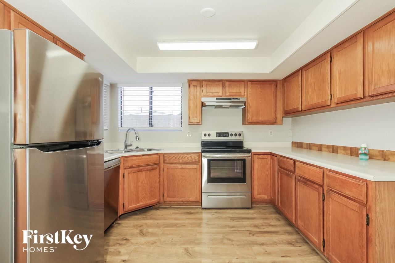 10015 N 65th Ave - Photo 5 of 15