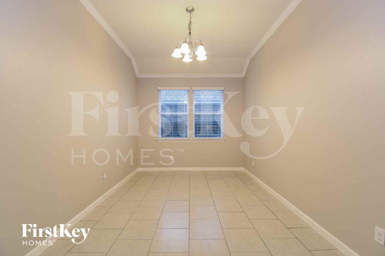 7807 Jarrod Way - Photo 5 of 15
