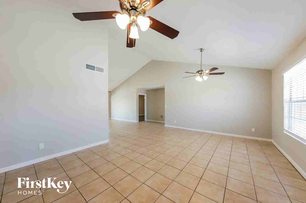 19002 N 45th Cir - Photo 3 of 15