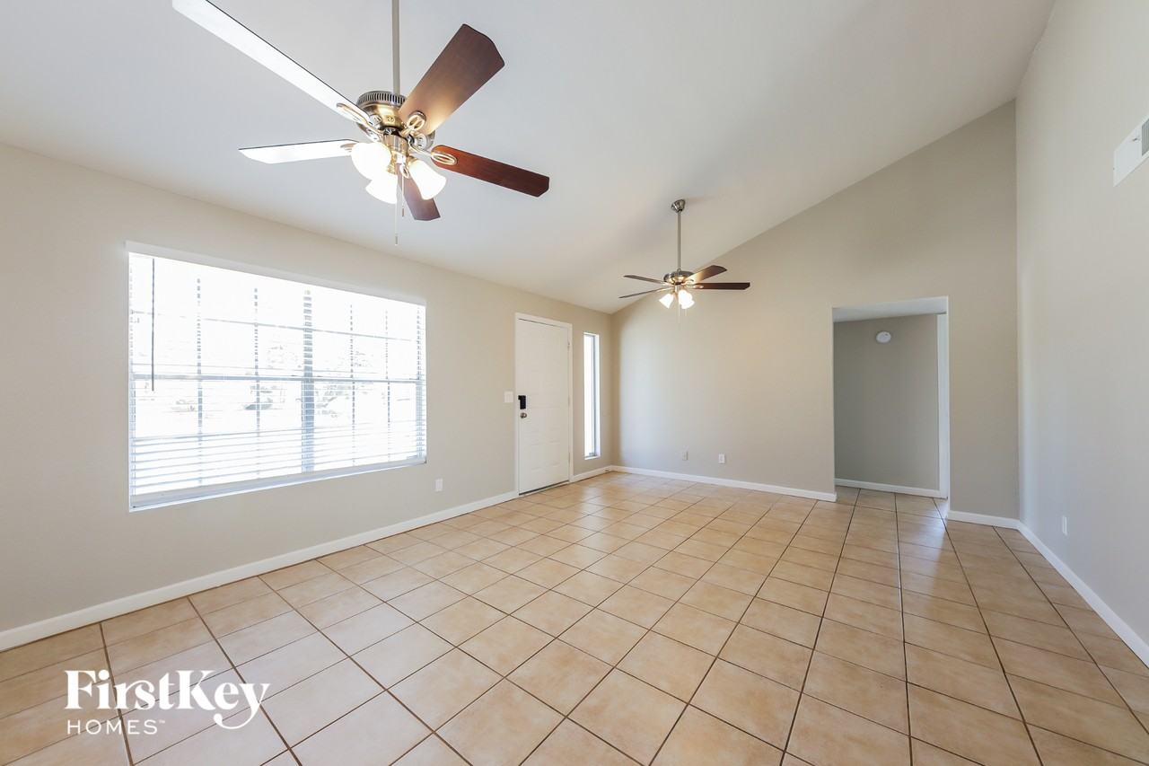 19002 N 45th Cir - Photo 4 of 15