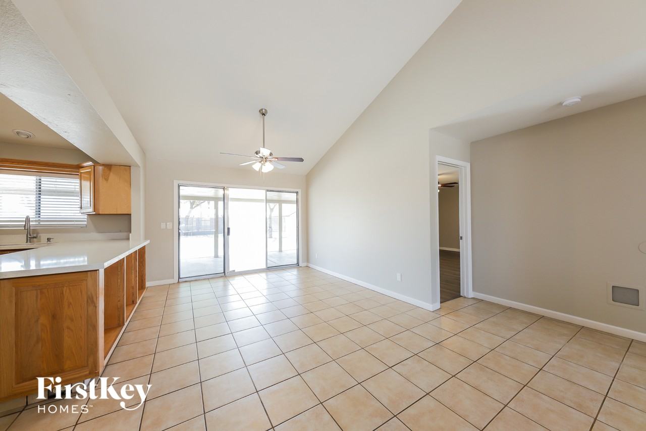 19002 N 45th Cir - Photo 5 of 15
