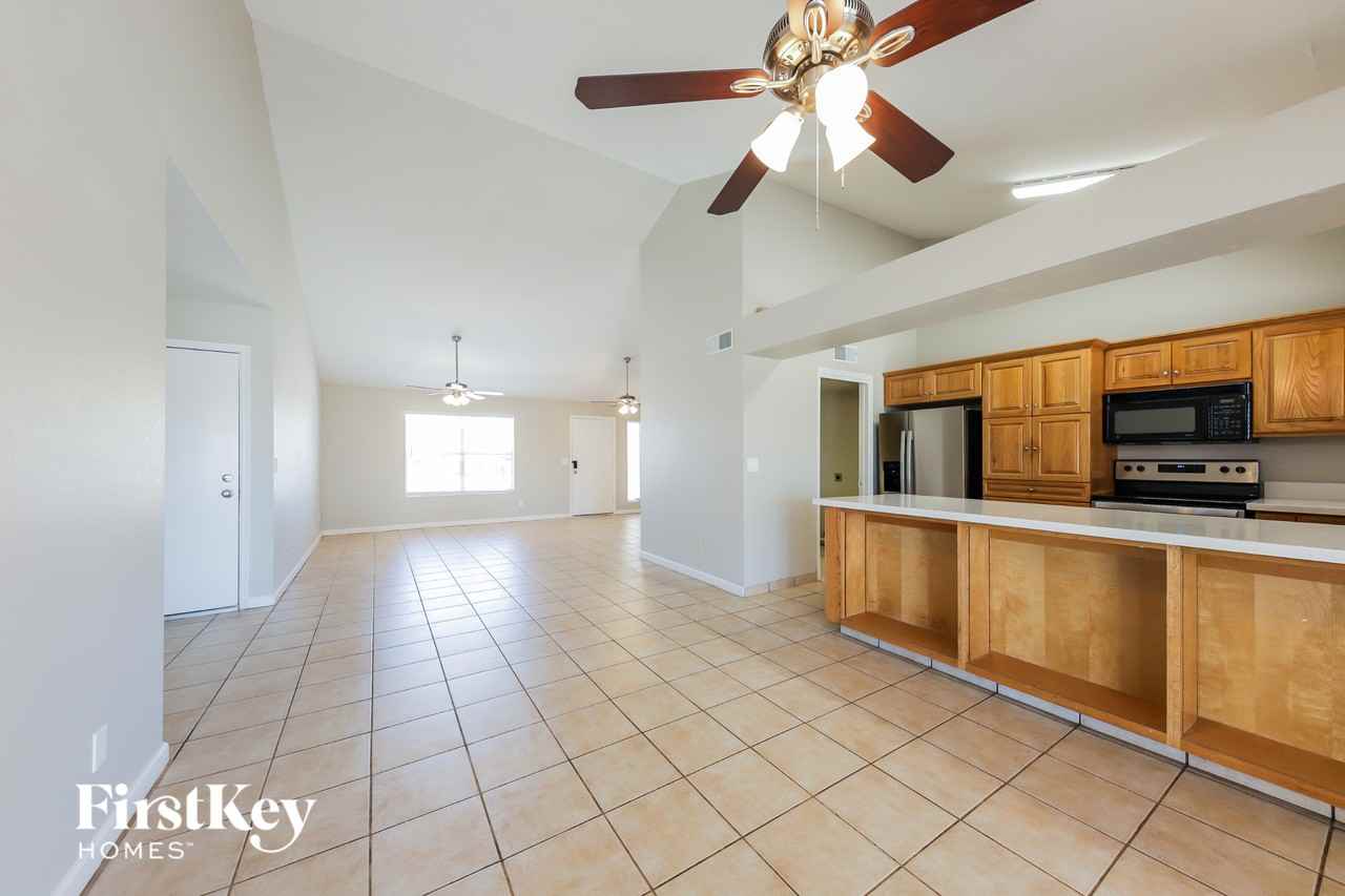 19002 N 45th Cir - Photo 6 of 15