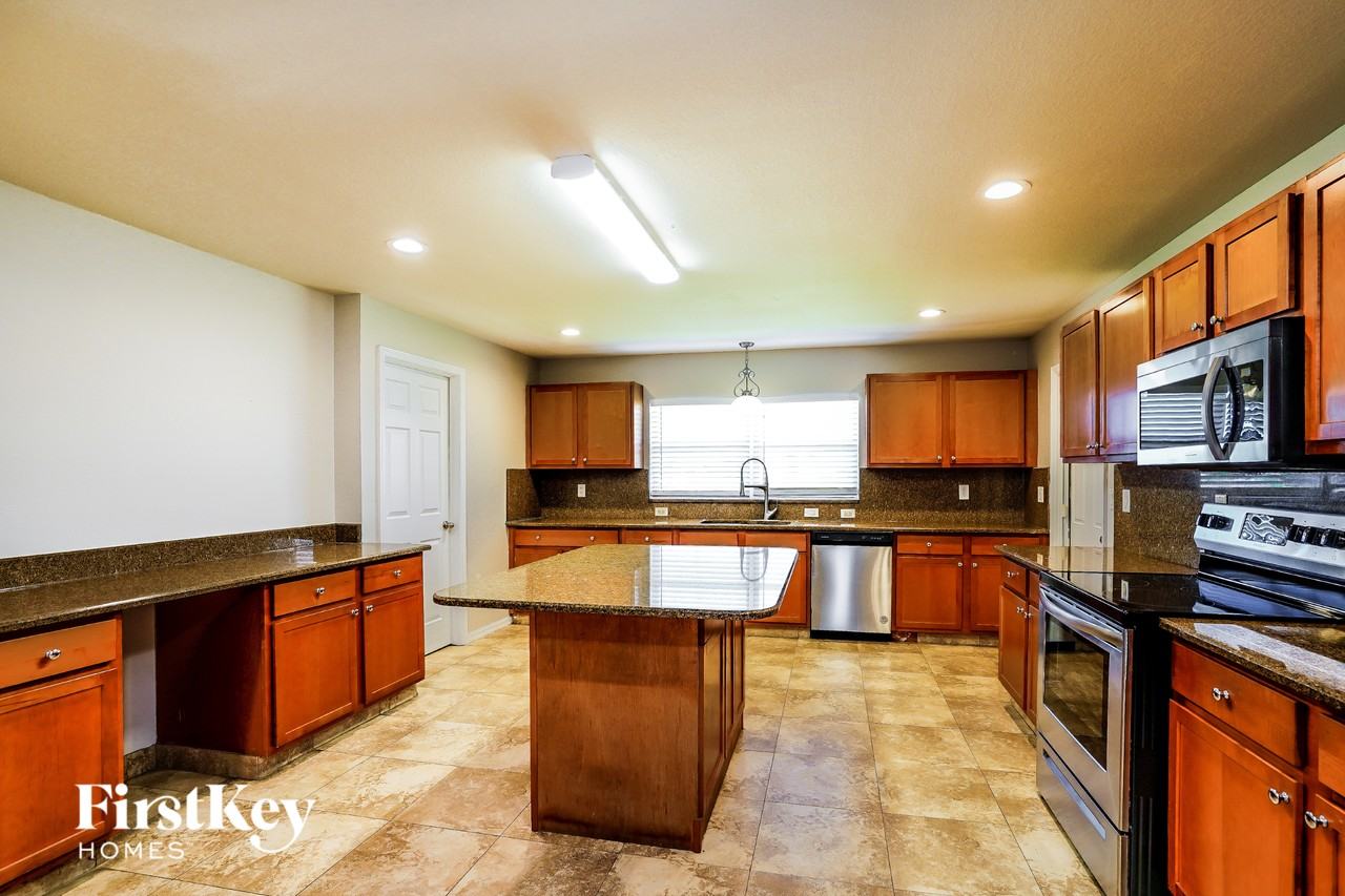 626 Nw 16th Ter - Photo 5 of 15