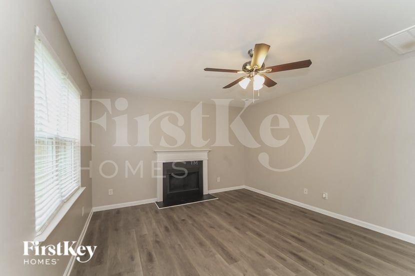 4615 Canipe Dr - Photo 4 of 15