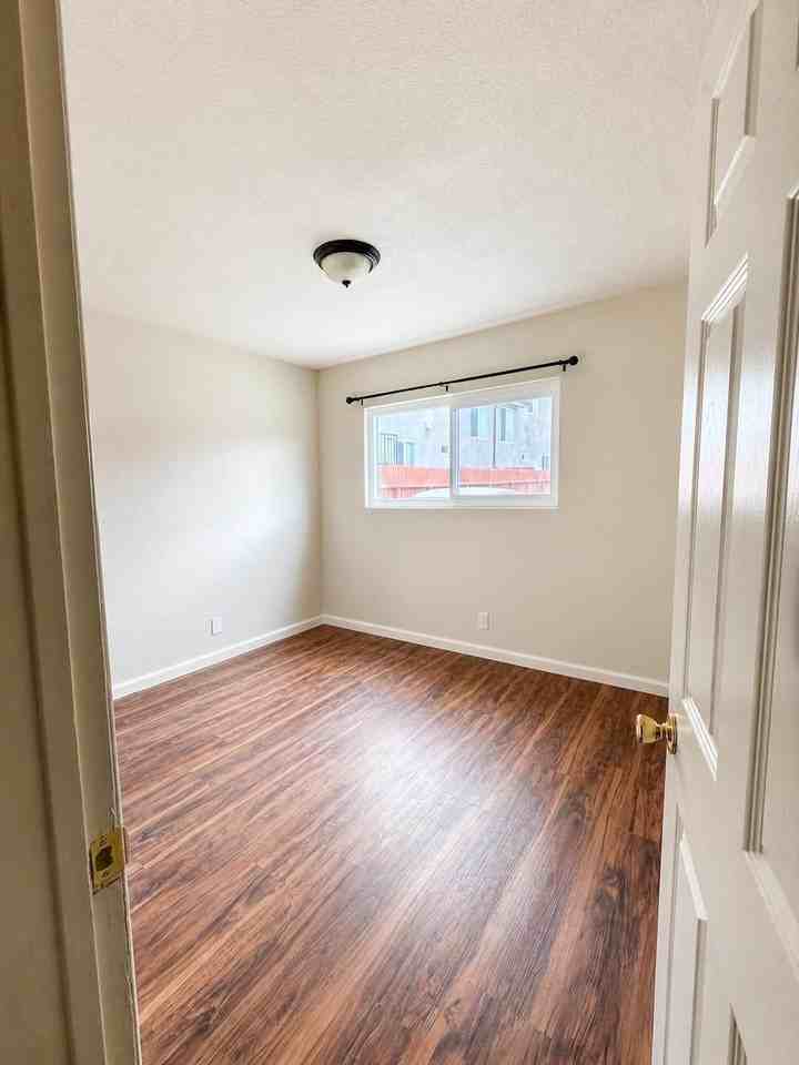 321 W 83rd St #1 - Photo 5 of 9
