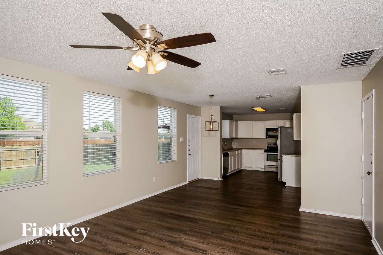 313 Butch Cassidy Dr - Photo 5 of 15