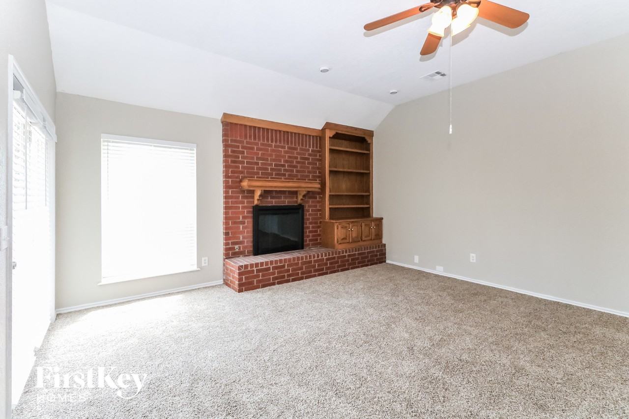800 Adams Trl - Photo 2 of 15