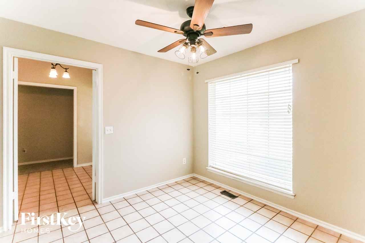 800 Adams Trl - Photo 3 of 15
