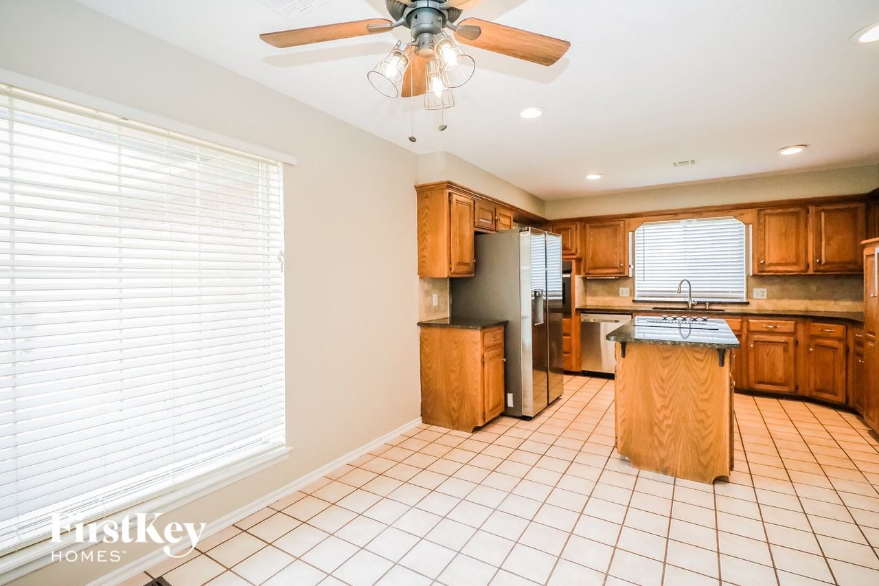 800 Adams Trl - Photo 4 of 15