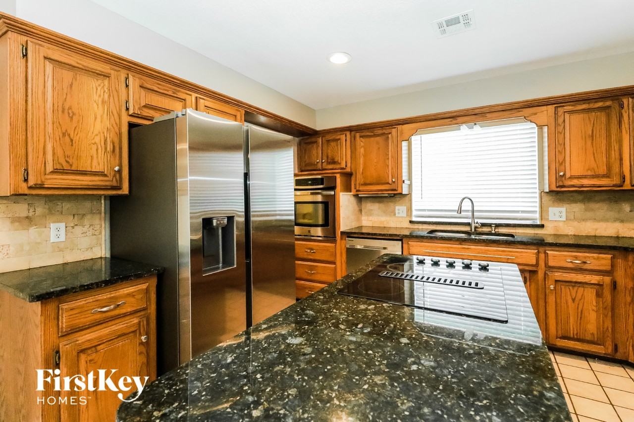 800 Adams Trl - Photo 5 of 15