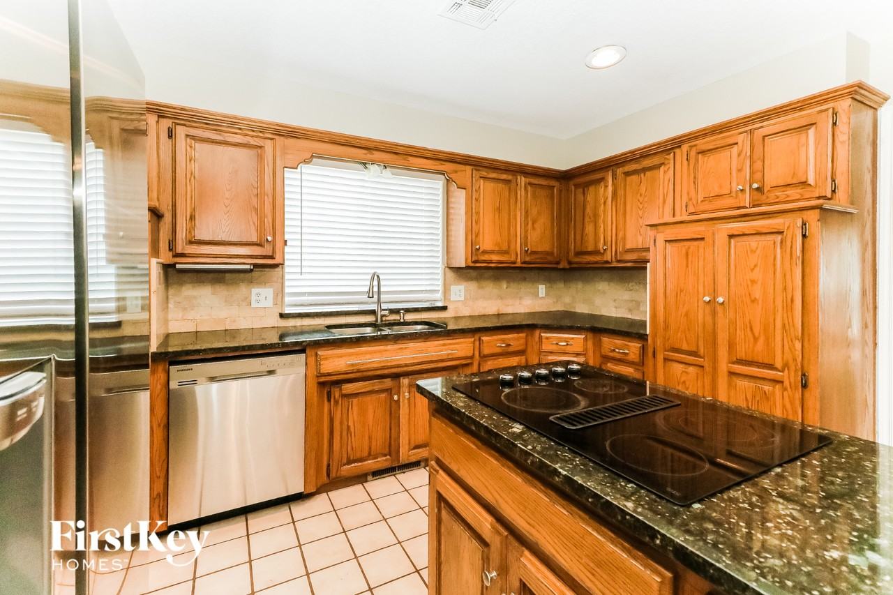800 Adams Trl - Photo 6 of 15