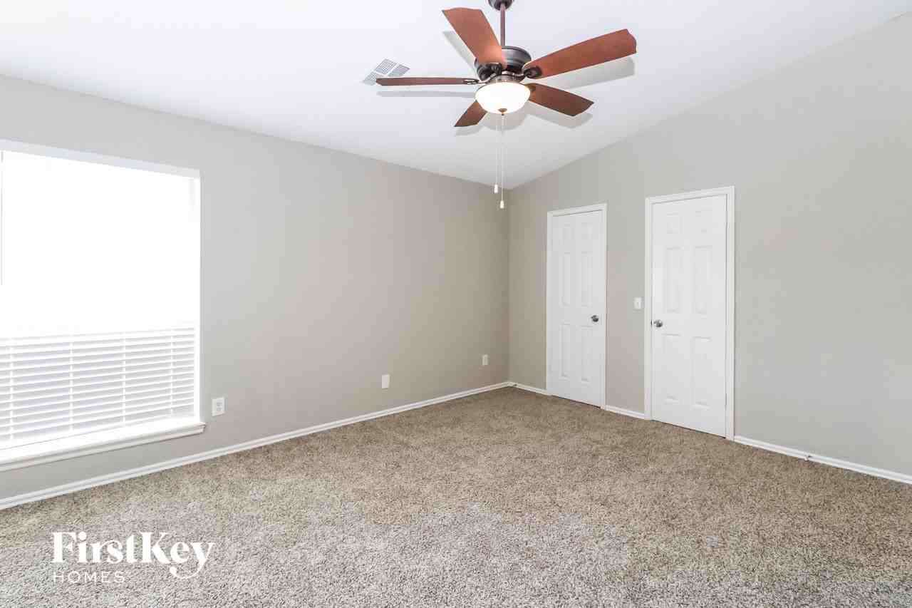 800 Adams Trl - Photo 7 of 15
