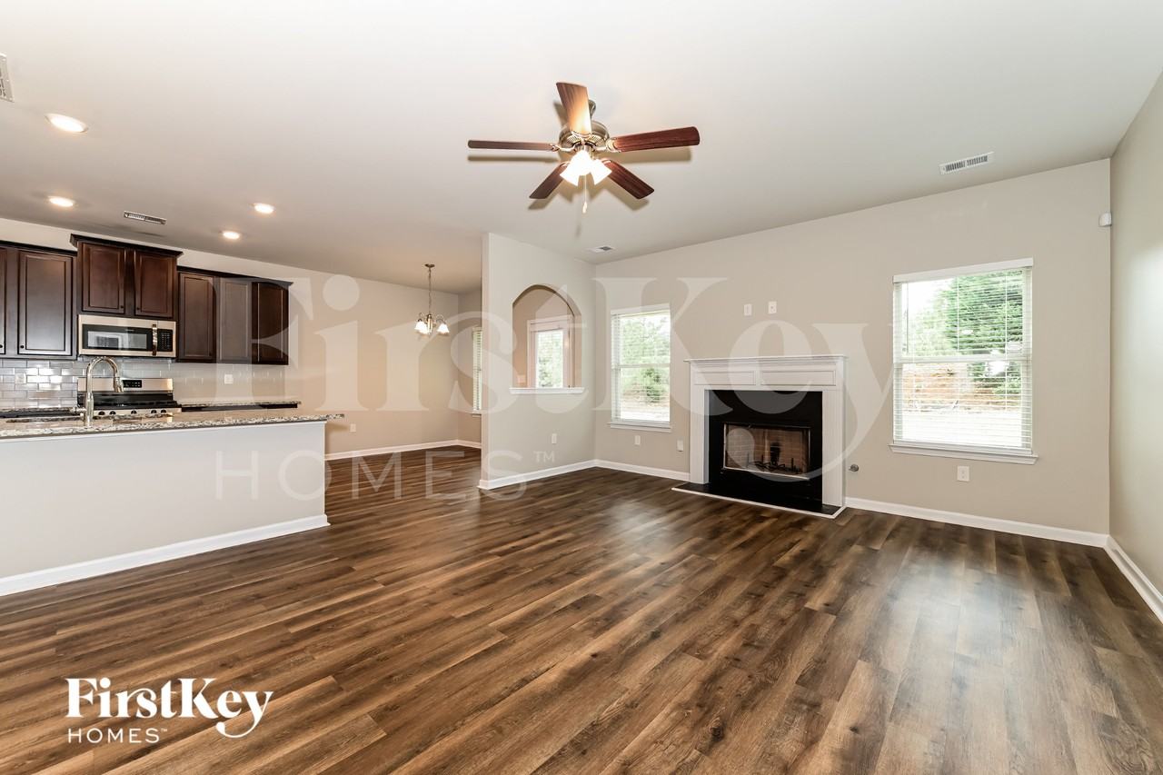 145 Janney Cir - Photo 3 of 15