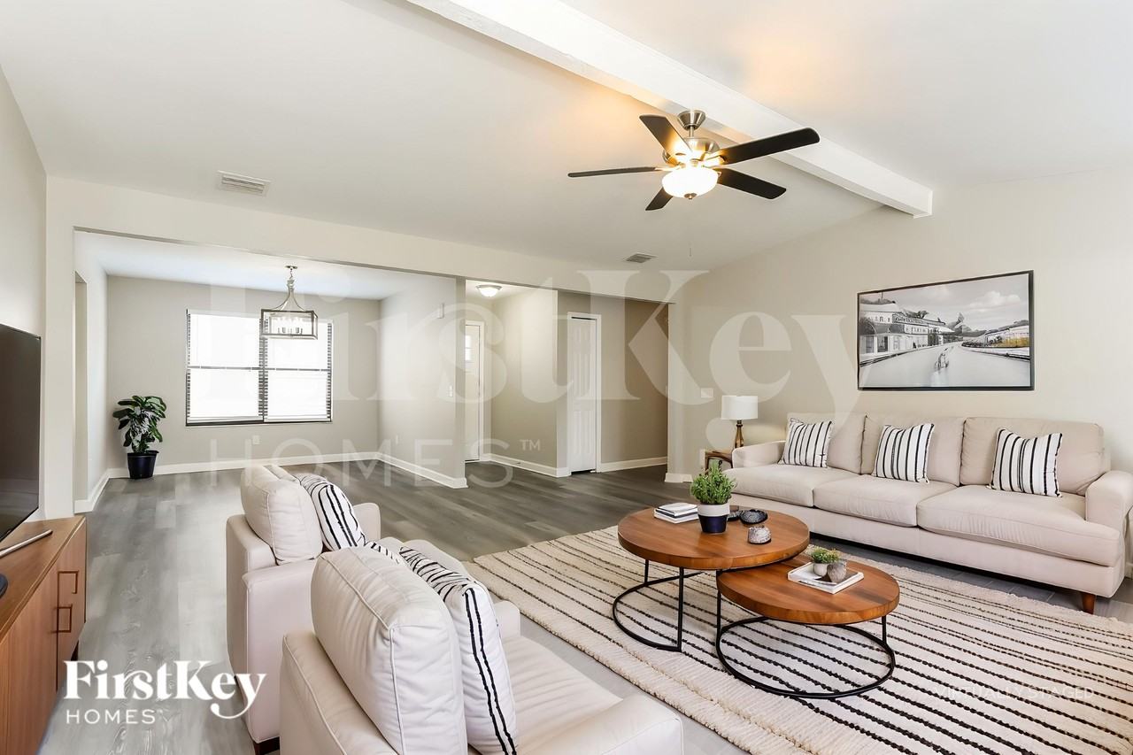 10771 Knottingby Dr - Photo 4 of 20