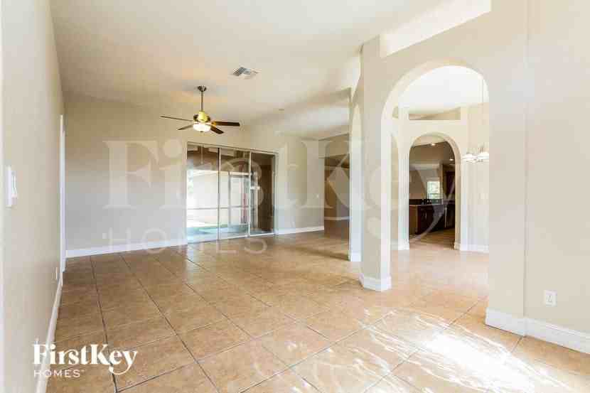 713 Mckinley Ave - Photo 2 of 15