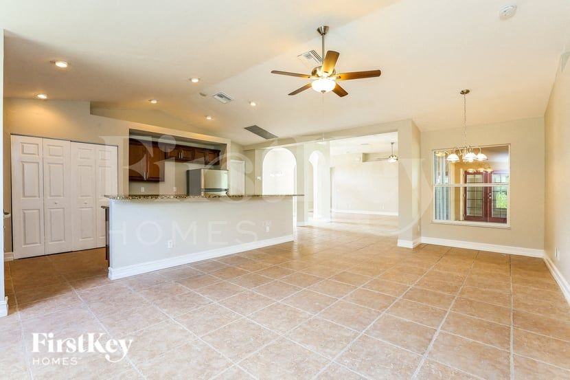 713 Mckinley Ave - Photo 6 of 15